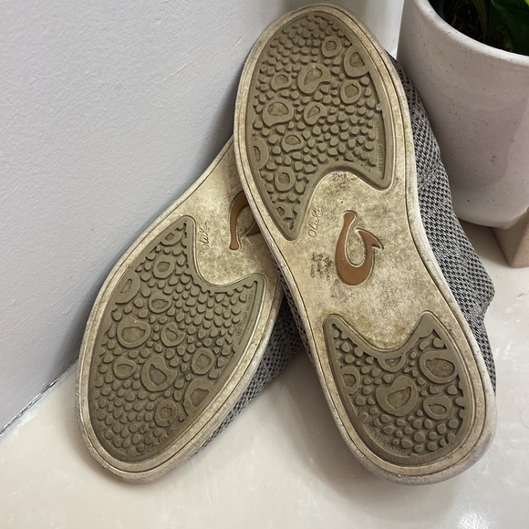 Olukai shoes extremely comfy! Can wear with the heel up or as slides - Picture 5 of 5